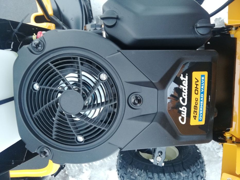 Traktor ogrodowy z pługiem śnieżnym 16KM pompa oleju Cub Cadet LT1NS96