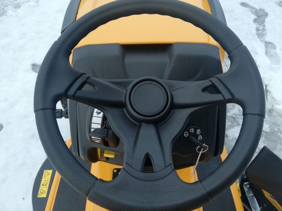 Traktor ogrodowy z pługiem śnieżnym 16KM pompa oleju Cub Cadet LT1NS96