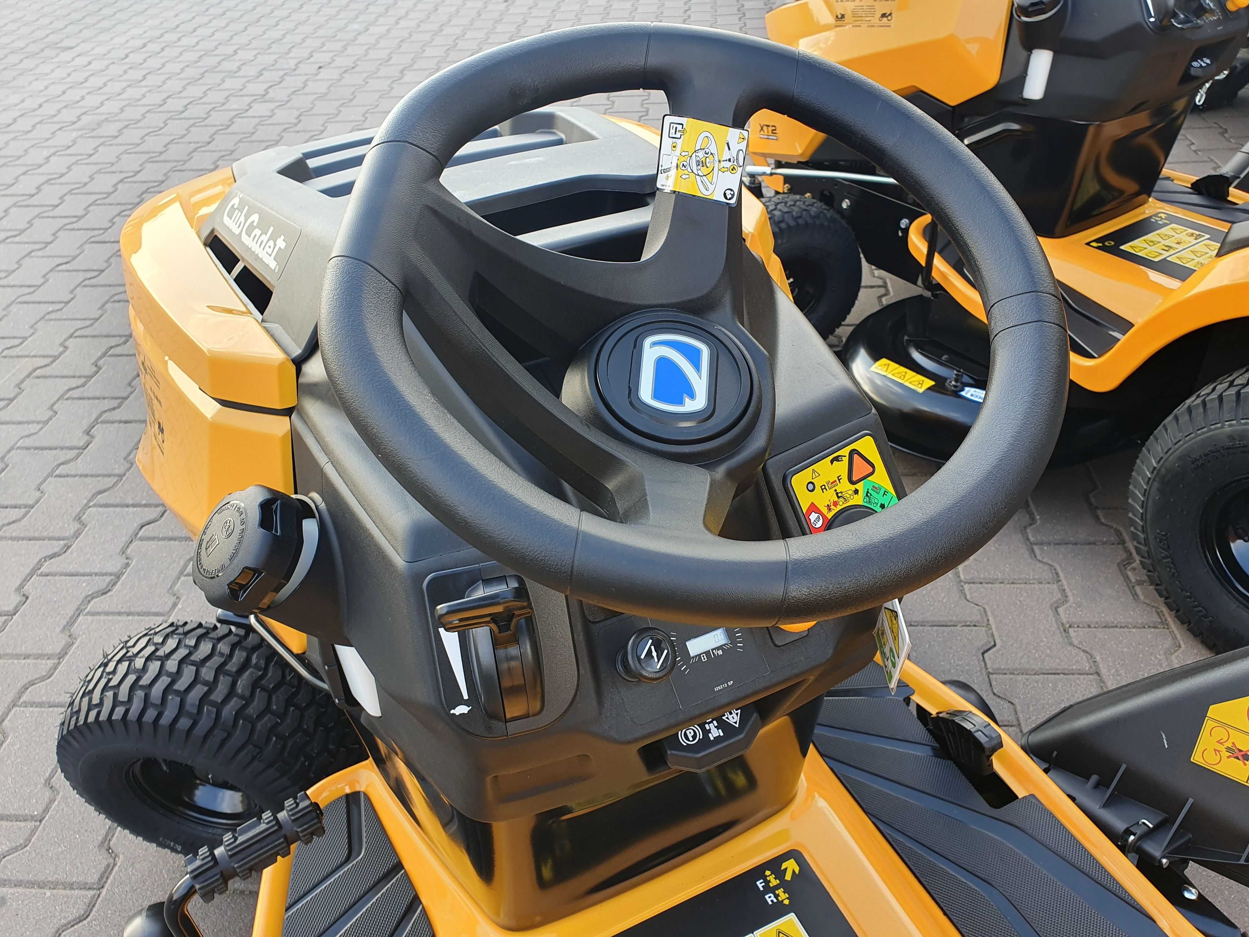 Traktor ogrodowy sadowniczy do trawy Cub Cadet Kawasaki XT2 18HP pompa