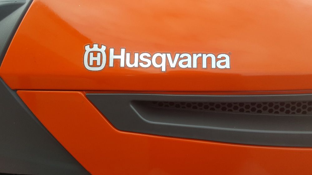 Duża Husqvarna CTH V2 traktor kosiarka odśnieżarka idealna pług pompa