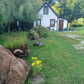 Domek nad stawem Góry Kaczawskiego